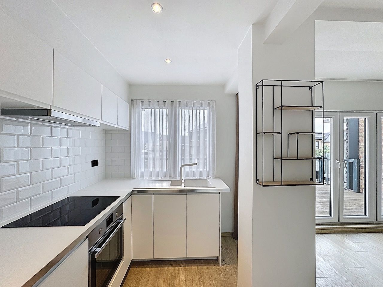 Lichtrijk één slaapkamer appartement met uitzonderlijk ruim west gericht terras. foto 9