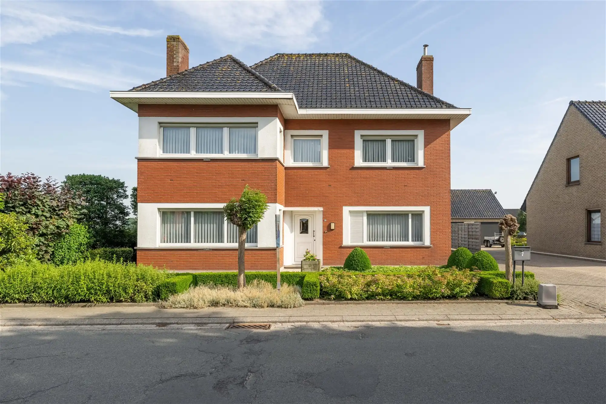 Woning met 4 slps, dubbele garage en zongerichte tuin foto 2