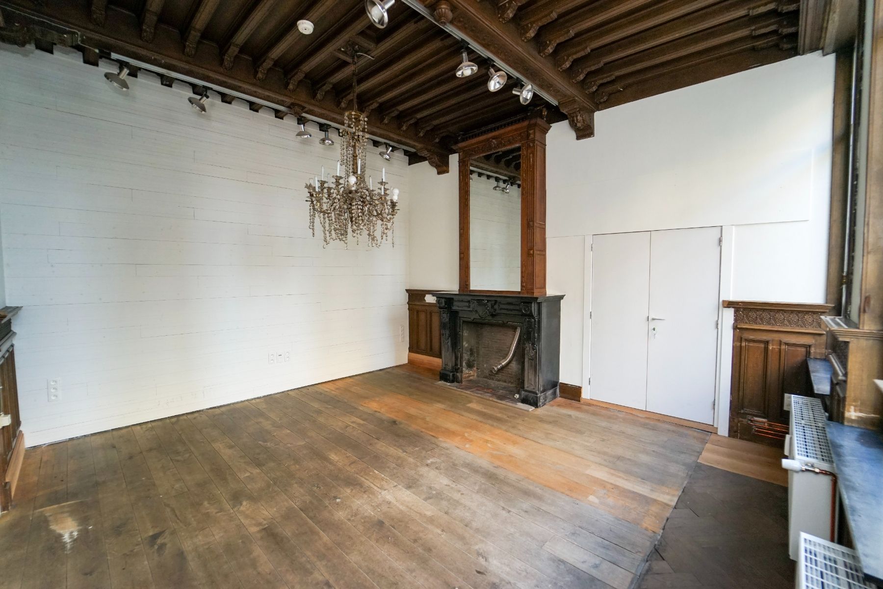 Handelsruimte met authentieke elementen te huur in centrum Gent, aan het Gravensteen foto 7