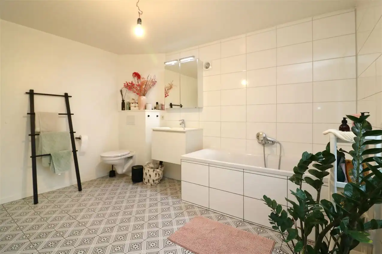 Gerenoveerde woning met tuin, centraal gelegen nabij centrum en E 314 foto 17