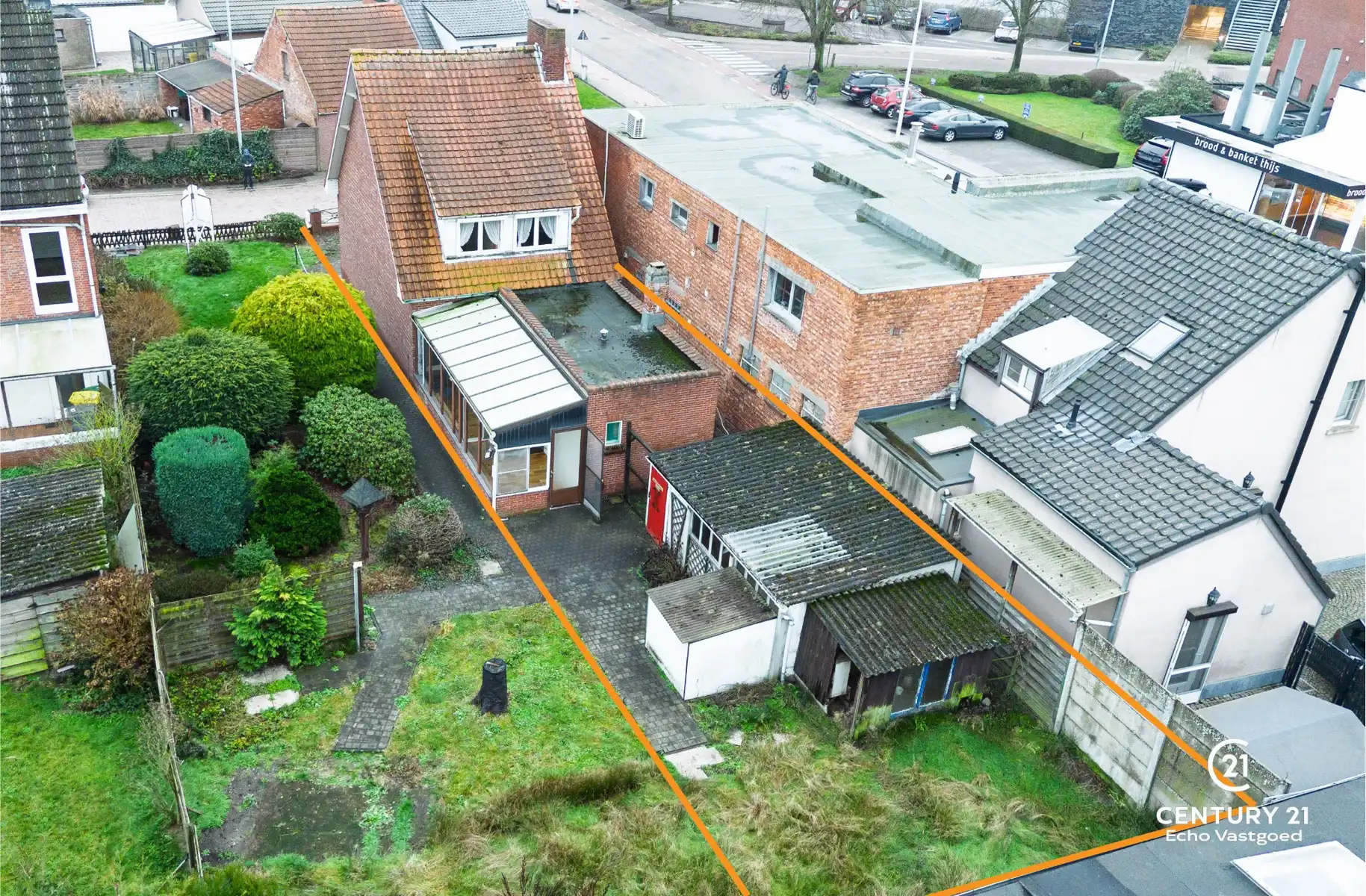 Te renoveren woning met potentieel in hartje Oud-Turnhout foto {{pictureIndex}}