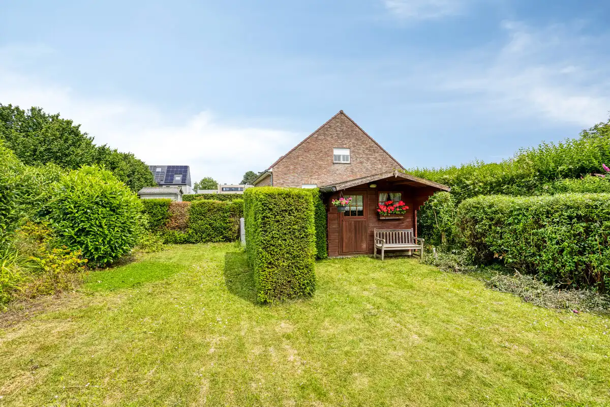 Te verfraaien woning - ruime tuin en garage foto 32