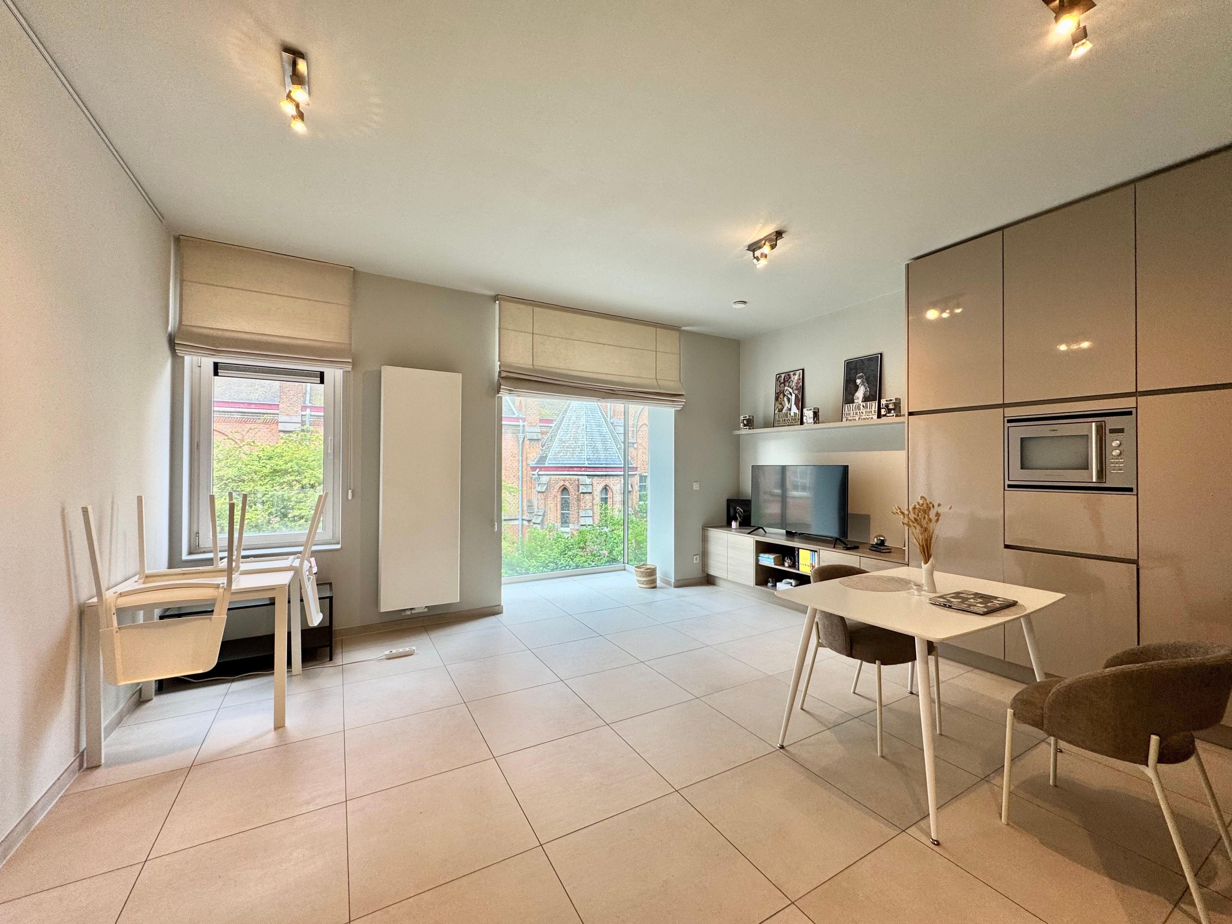 Appartement in gerenoveerd eclectisch herenhuis aan de Sint-Jozefkerk foto 4