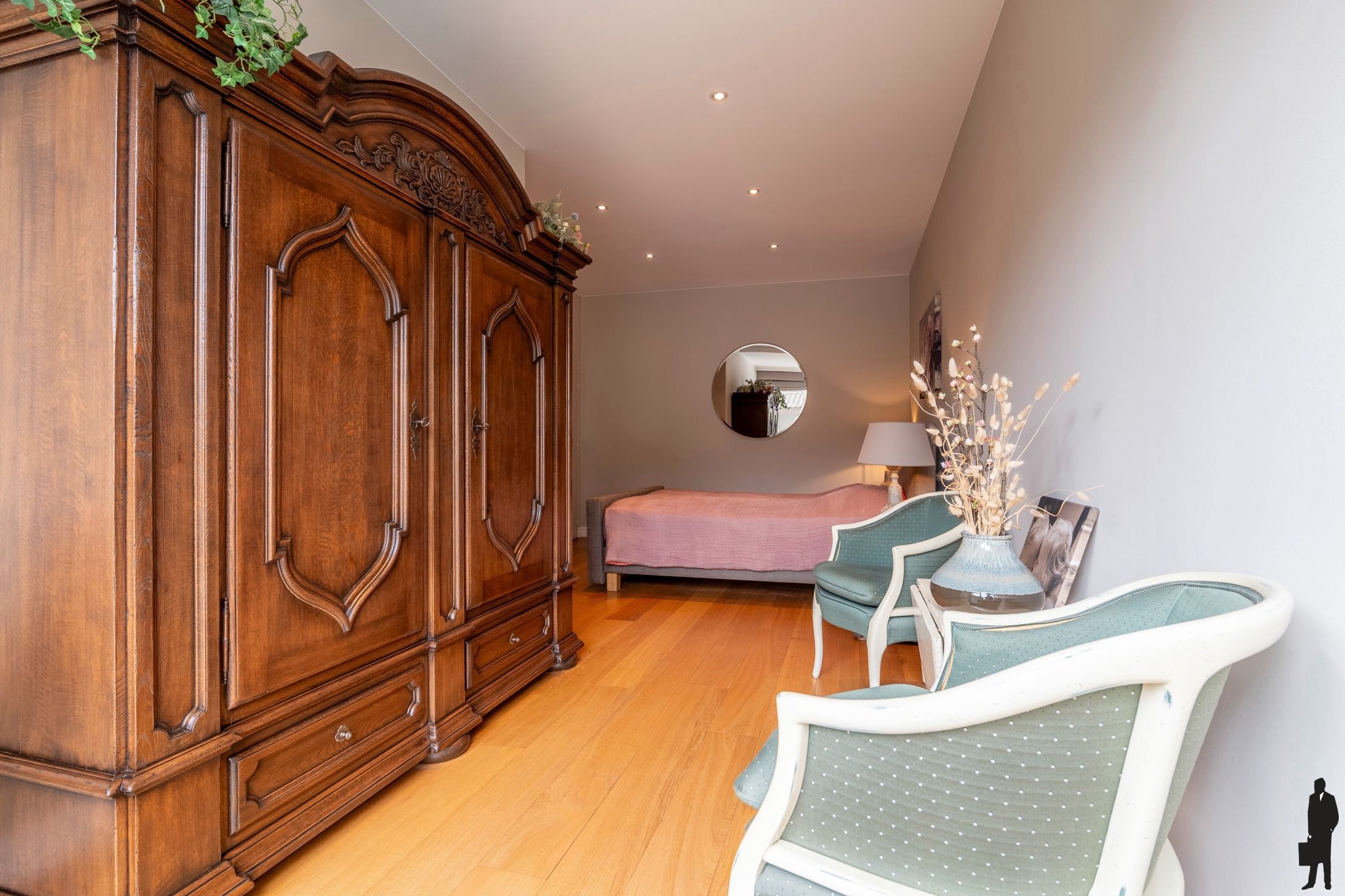 Stijlvol gelijkvloers appartement met binnenterras, tuin en binnenzwembad met wellness. foto 24
