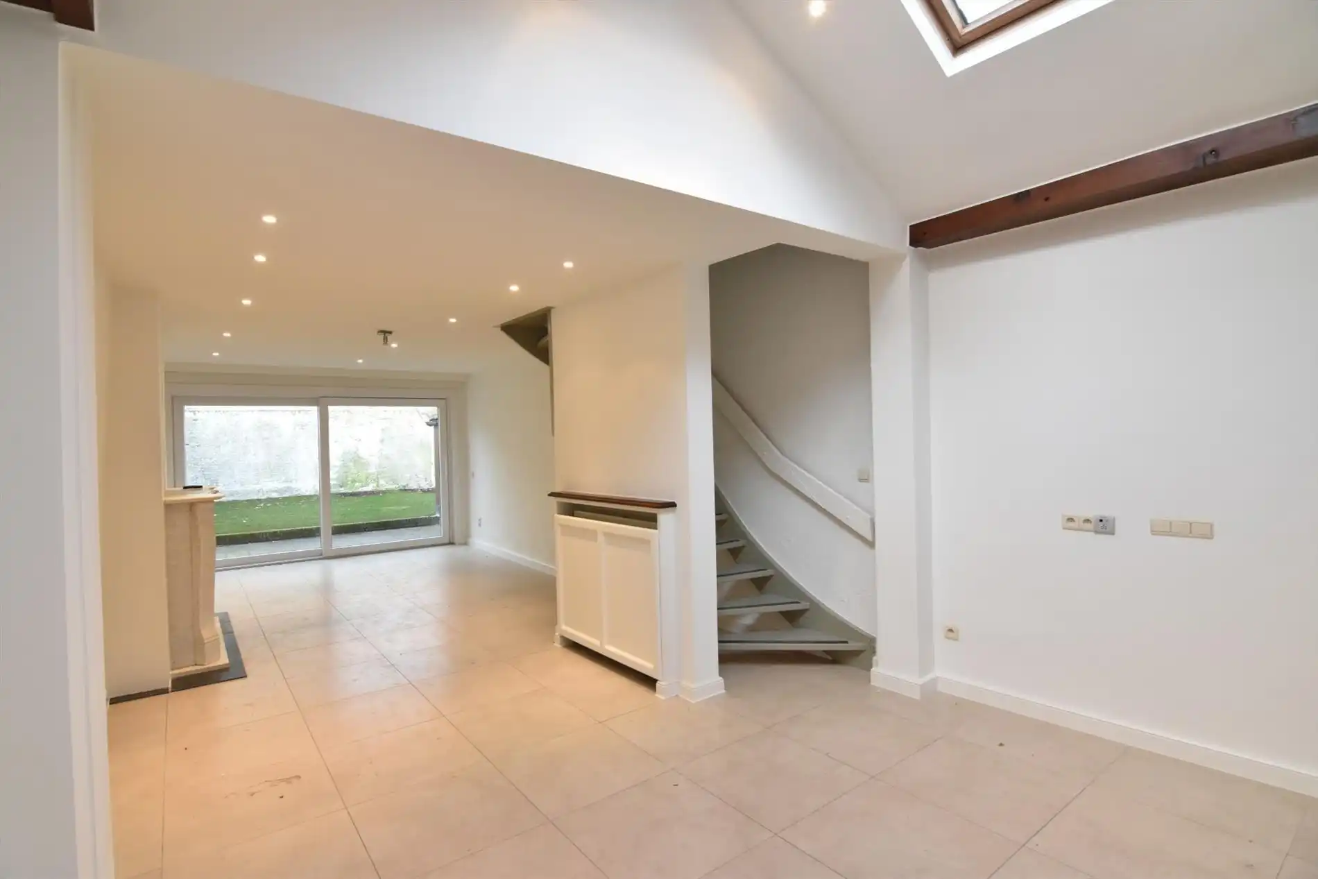 Gelijkvloersappartement met ruime tuin foto {{pictureIndex}}