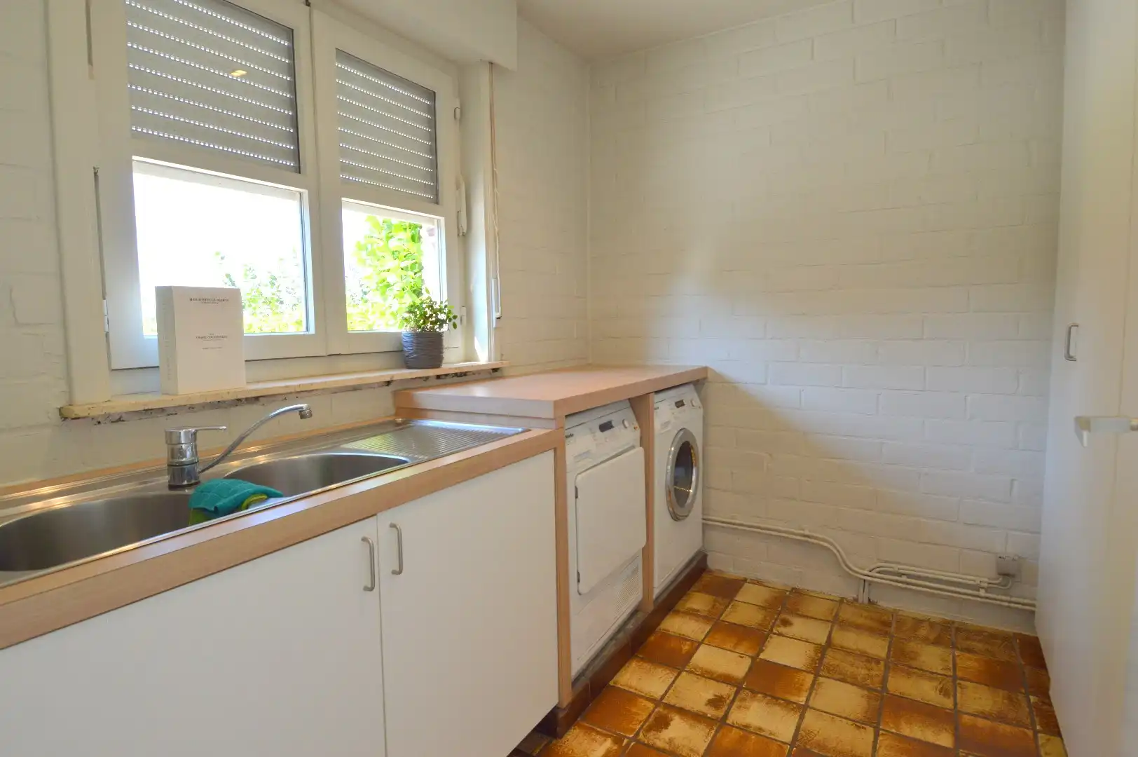 Ruime villa met 4 slaapkamers en prachtige zuidwest gerichte tuin te Spiere-Helkijn foto 10