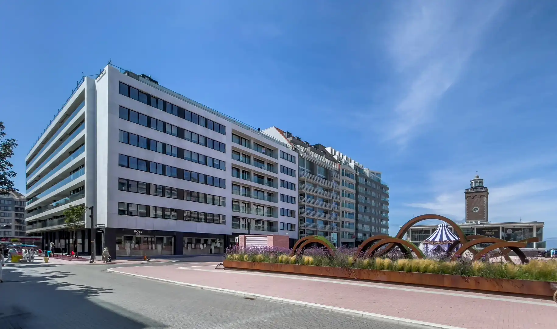 Luxueus vernieuwd appartement, gelegen in de Kustlaan, tussen het Van Bunnenplein en het Lichttorenplein. foto 20