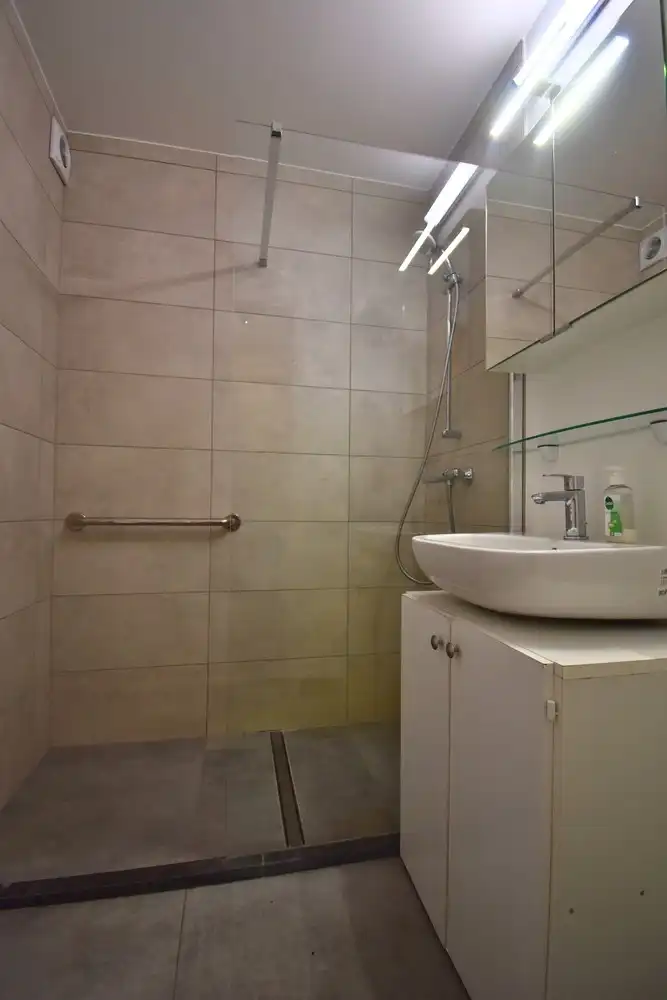 Appartement met 2 slaapkamers en garage te huur in Sint-Pieters-Leeuw foto 8