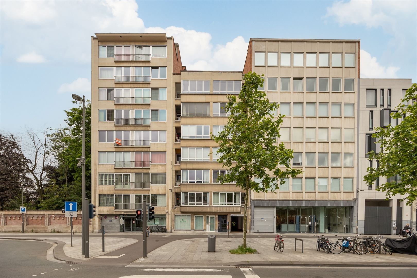 Stijlvol appartement met 2 slaapkamers aan de Leien. foto 17