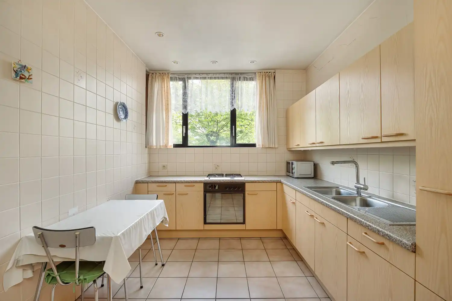 Ruim en lichtrijk 2-slpk appartement met terras en kelderberging in Borgerhout! foto 10
