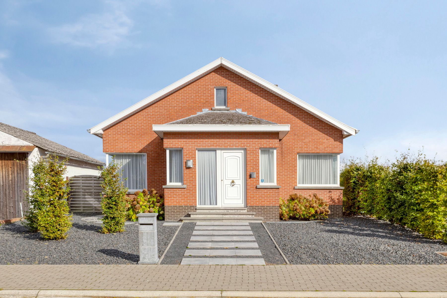 Hoofdfoto van de publicatie: Huis met opslag, ruime tuin en mog. tot kangeroe/zorgwoning