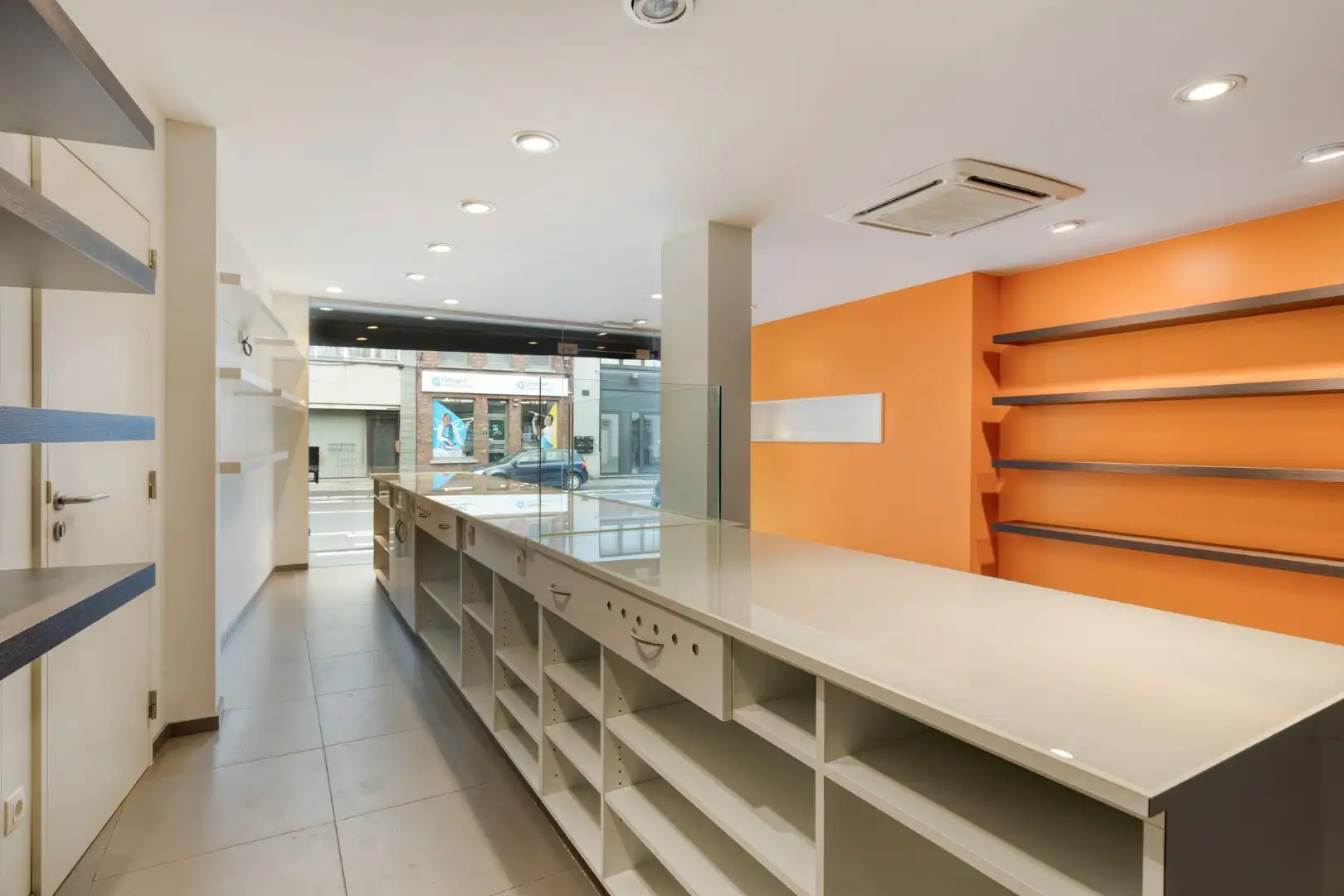 Super gelegen handelspand met garage in Heverlee! - totale oppervlakte +/- 260 m² + kelder van 38m² foto 4