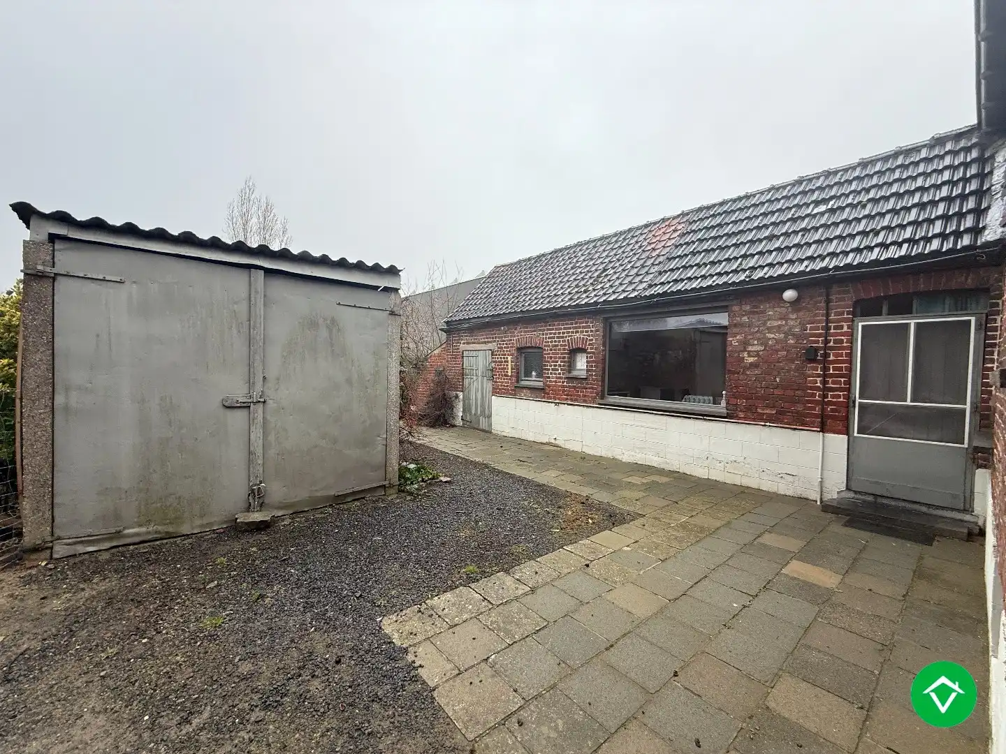 Ruime woning met 5 slaapkamers, garage en diepe tuin te Houthulst foto 12