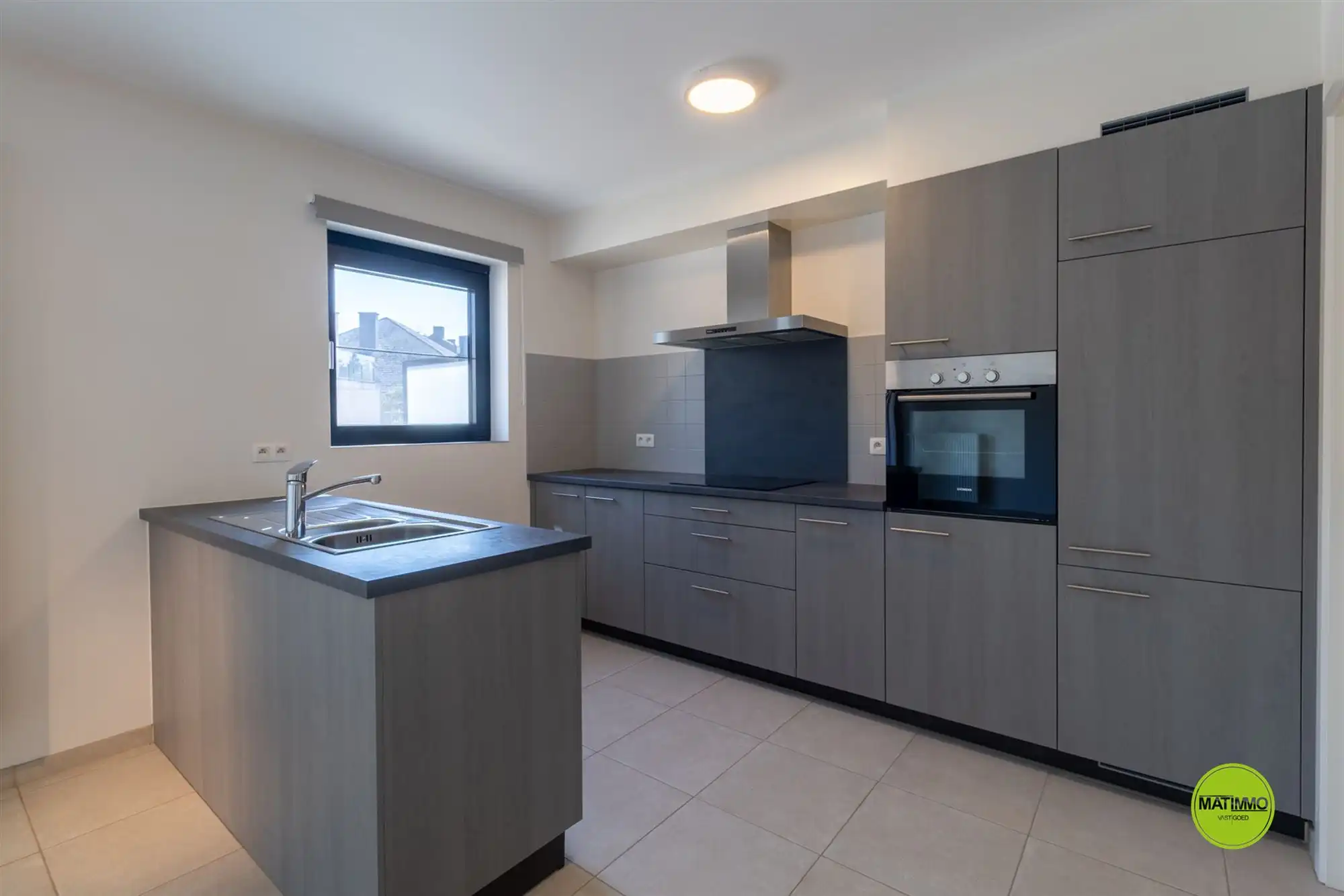 Ruim gelijkvloers appartement in hartje Veerle foto 4