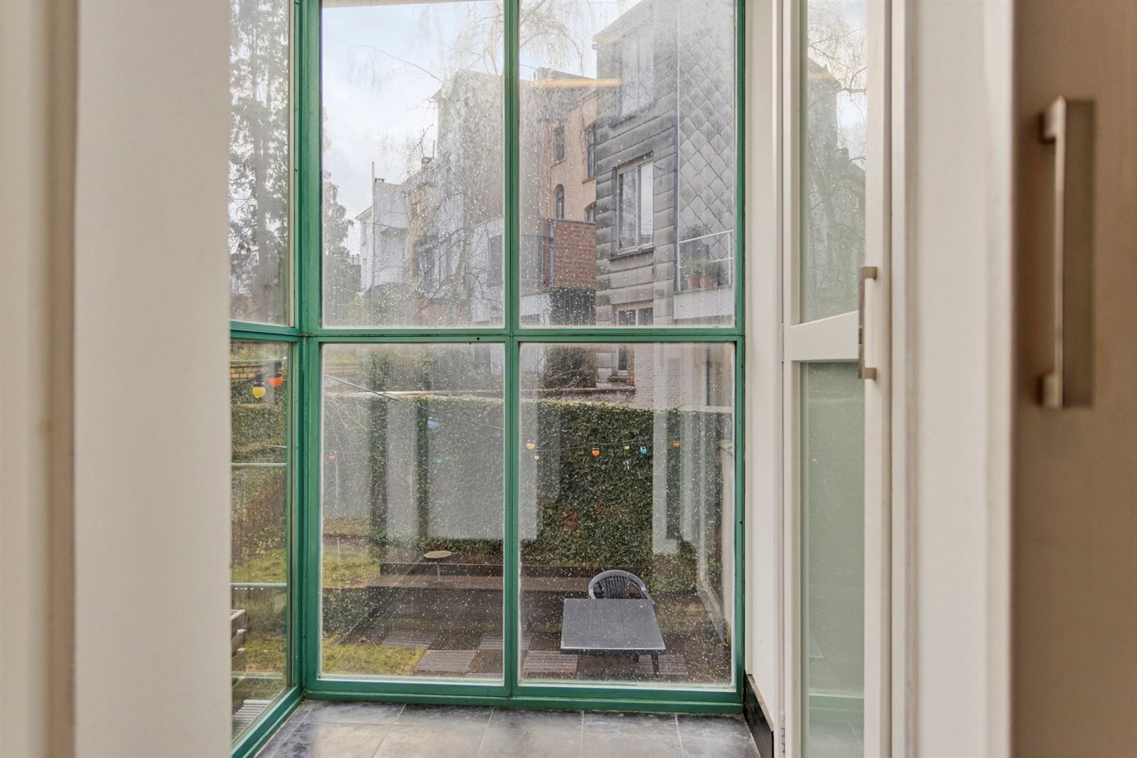 Gelijkvloers gemeubeld 1 slaapkamer appartement met tuin op A-locatie foto 18