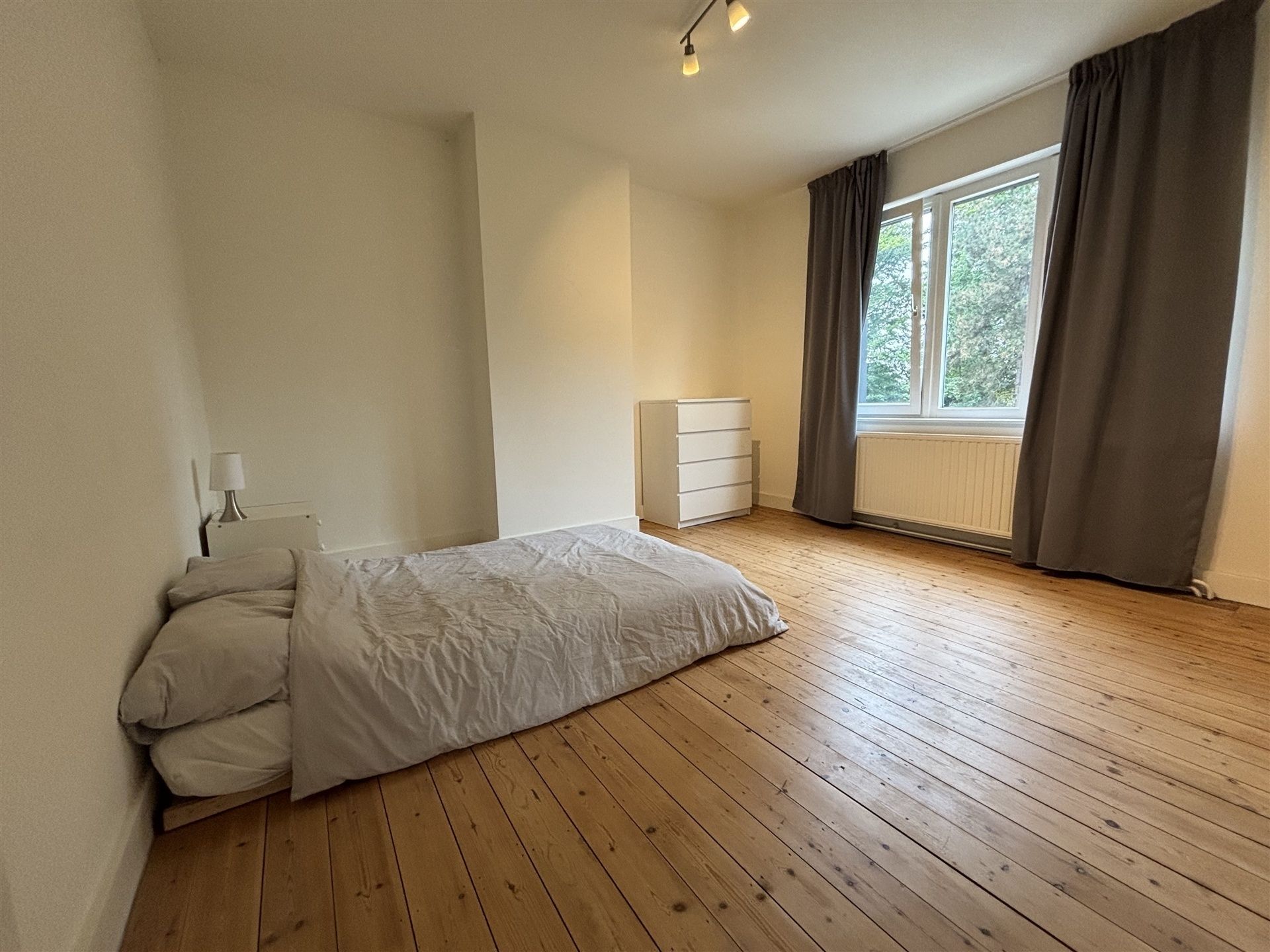 Prachtige, gerenoveerde woning met 4 slaapkamers foto 22