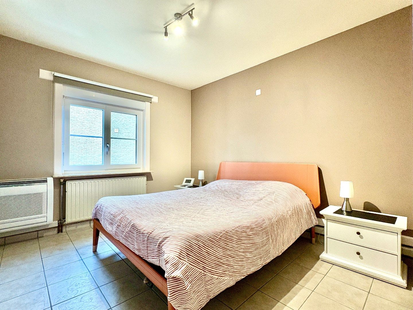 Heel net, energiezuinig en modern 2 slk appartement te Harelbeke te huur. foto 7