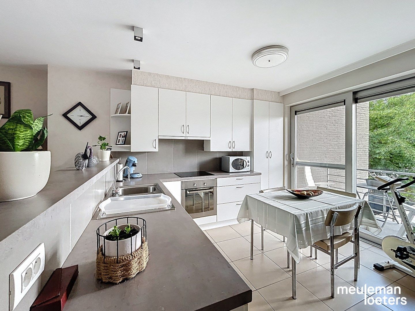 Ruim appartement met 2 slaapkamers foto 5