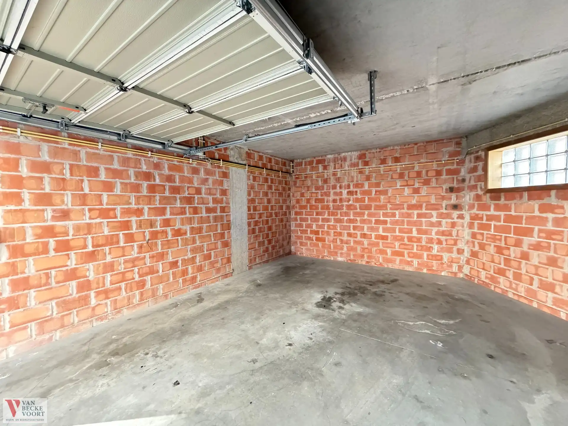 Garagebox 32m² op centrale legging foto 2