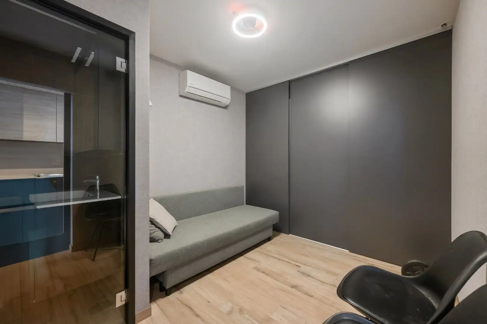 Instapklare woning met 3 slaapkamers en achterliggend tiny house in Geluwe foto 22