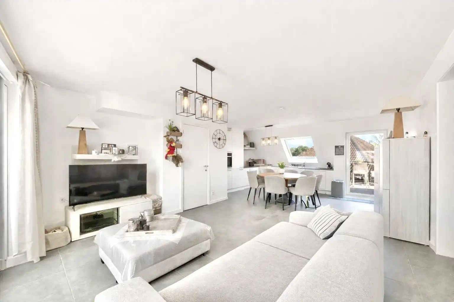 PENTHOUSE MET 2 TERASSEN & GROTE GARAGE foto {{pictureIndex}}