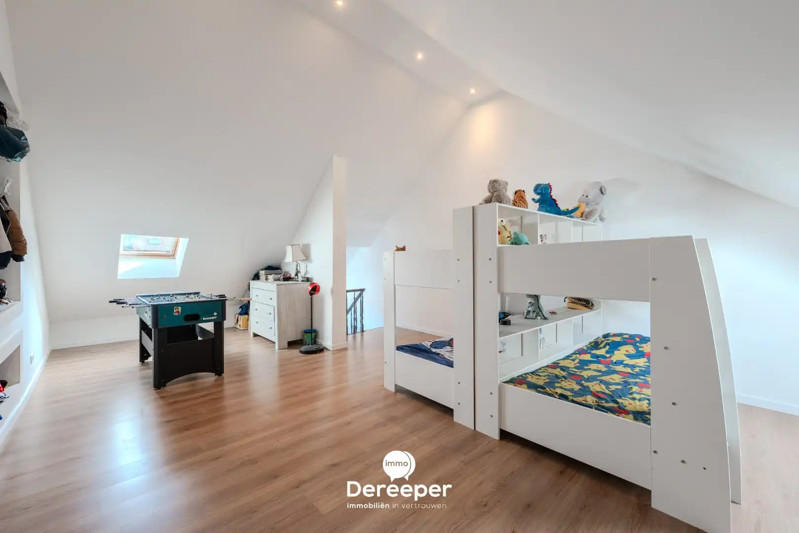 Ruime, grotendeels gerenoveerde gezinswoning met 4 slaapkamers in Oostende foto 18