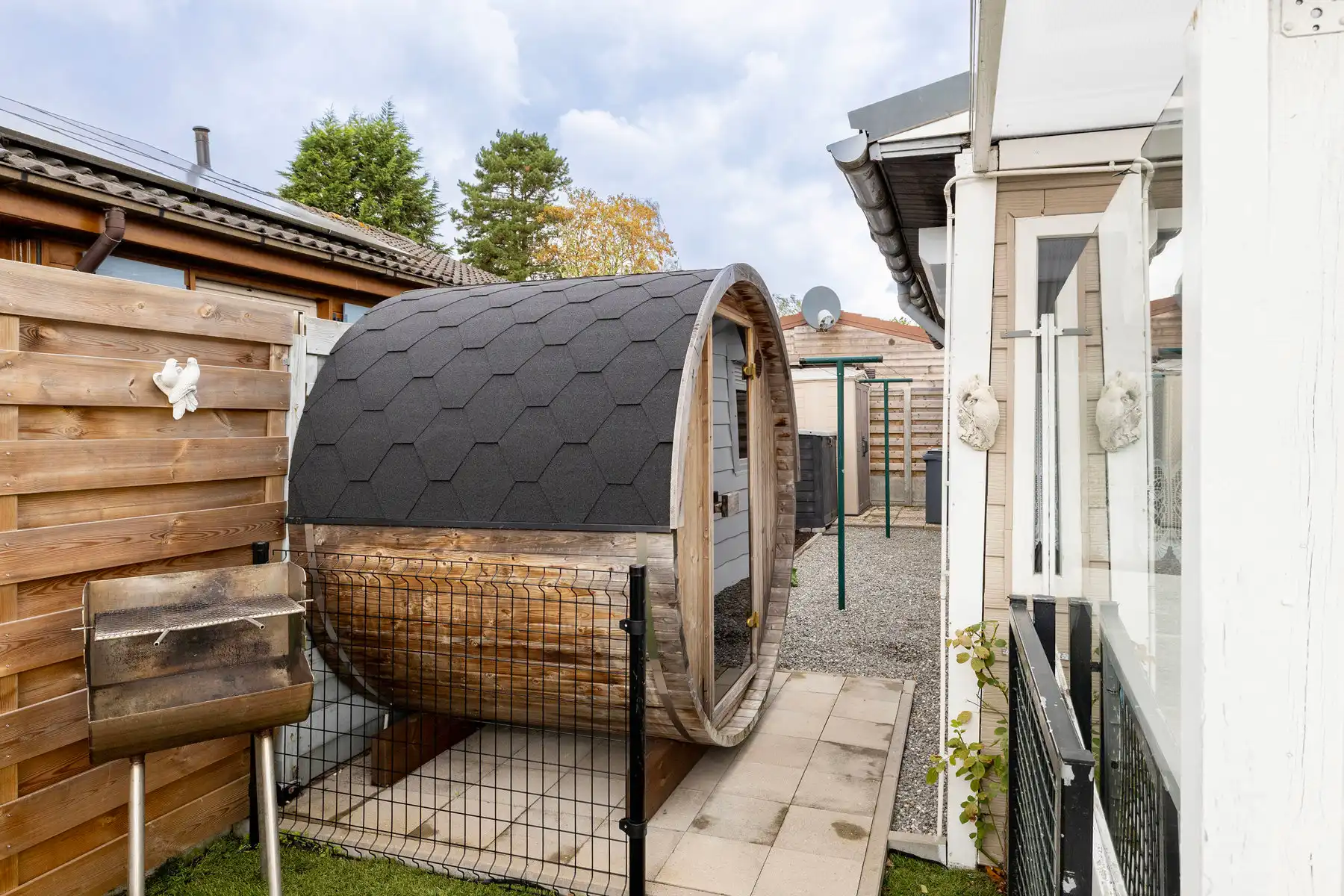 Gerenoveerde chalet op vakantiepark Breebos foto 4