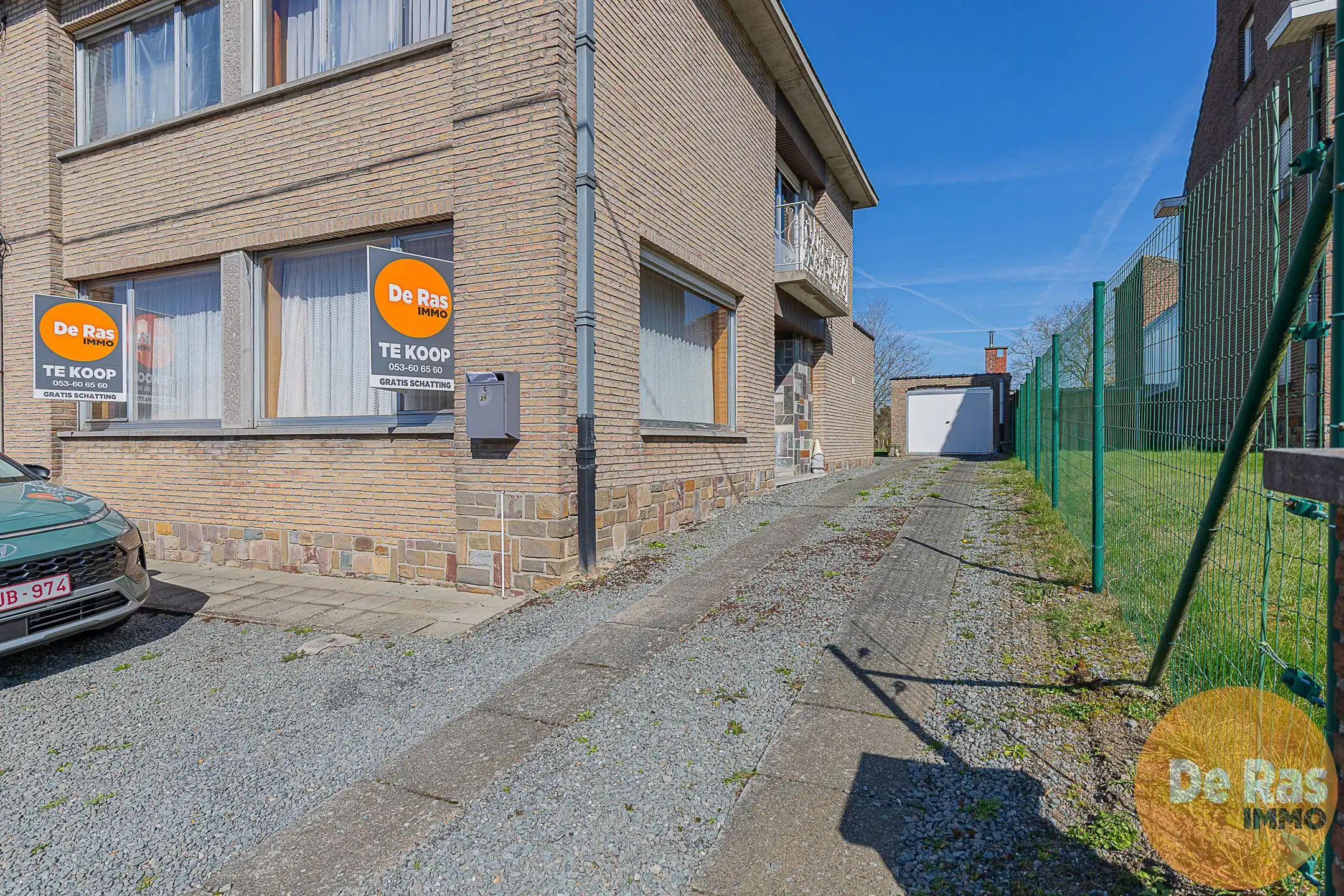 LIEDEKERKE - Ruime renovatiewoning met garage op toplocatie  foto 2