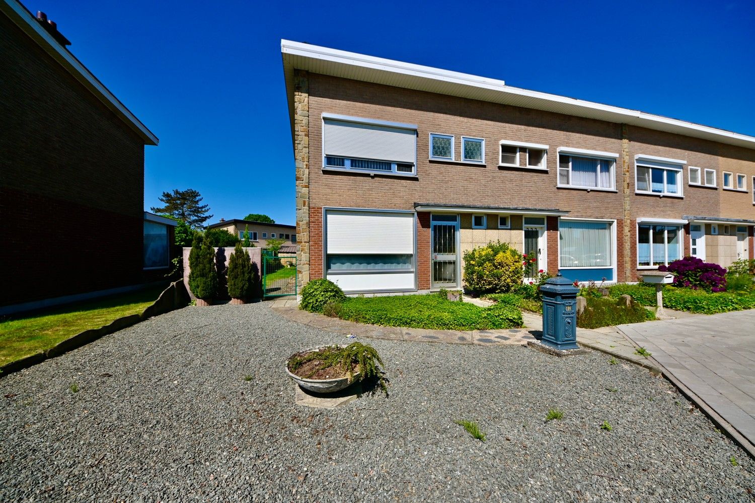 Hoofdfoto van de publicatie: Half open bebouwing met 3 slaapkamers en tuin (optioneel garage).
