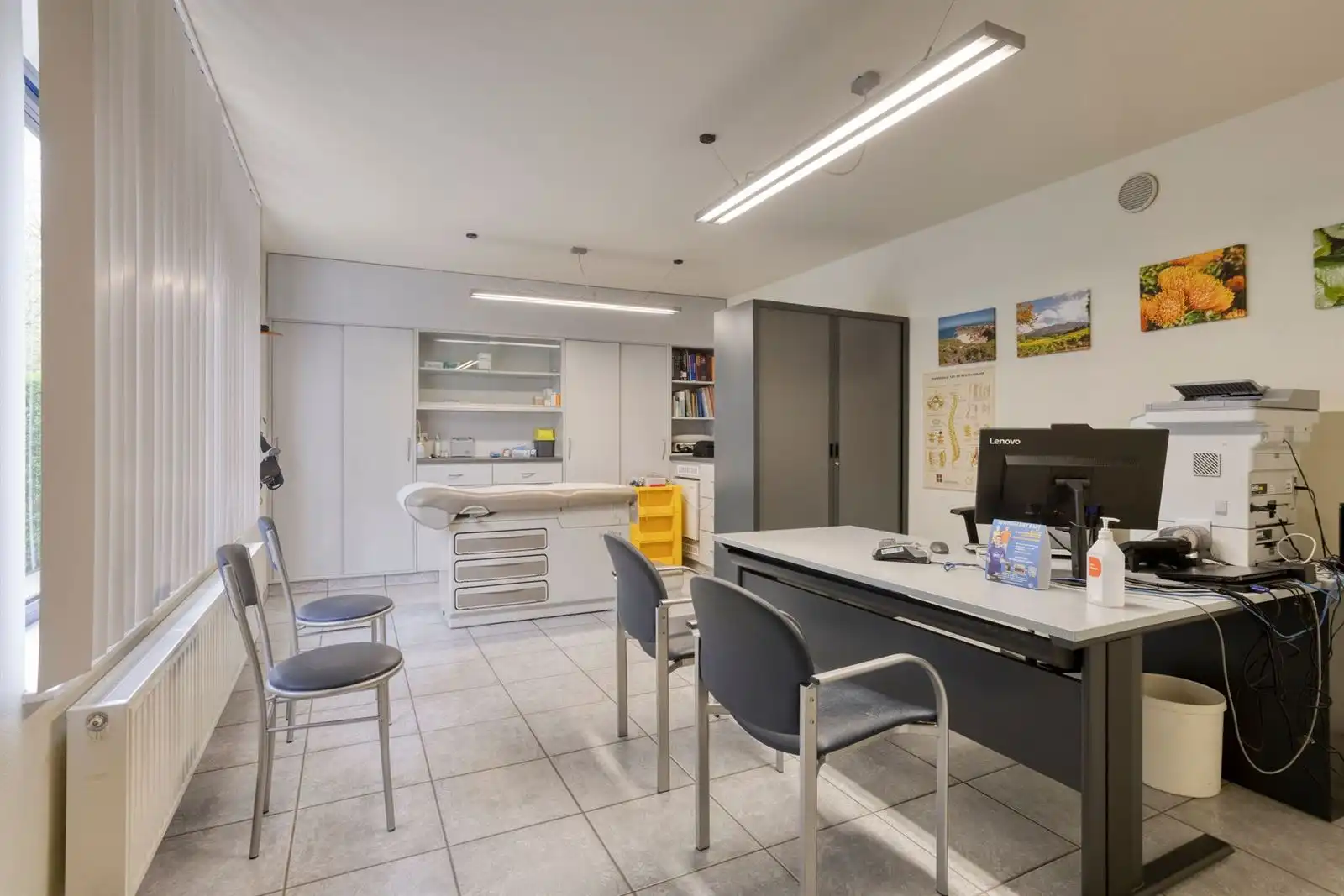 Commerciele ruimte met parking ,woning 5 slaapkamers en tuin  foto 5