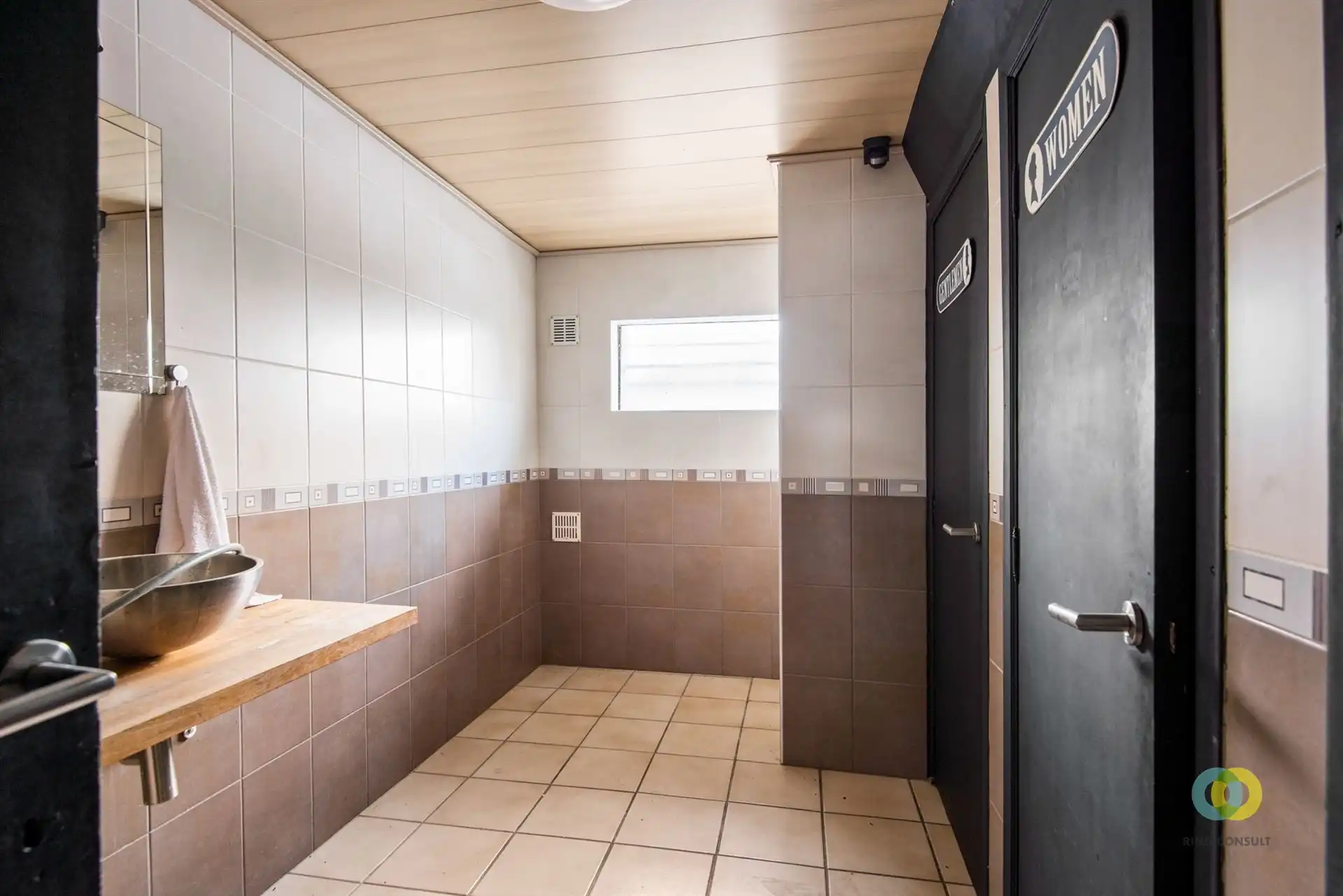 Handelshuis met bovenliggend duplexappartement foto 9