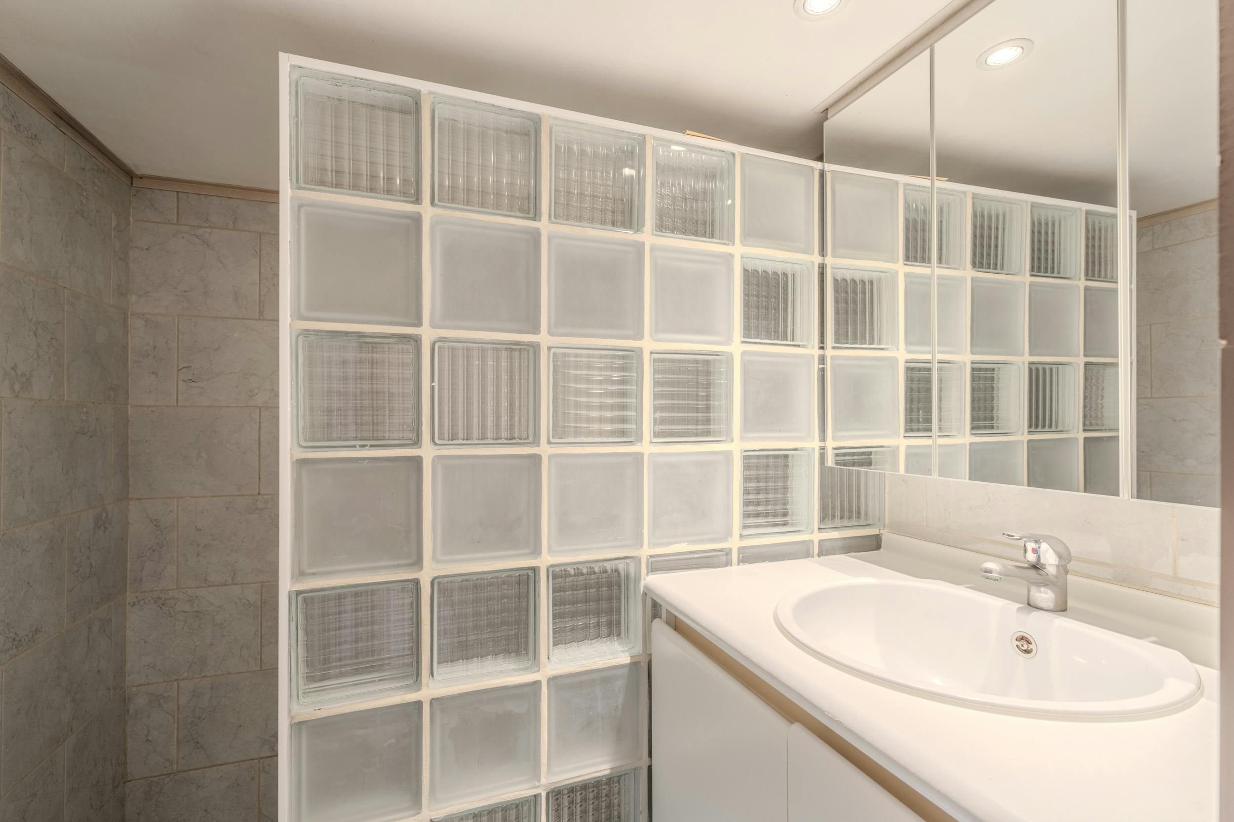 Instapklaar appartement met twee slaapkamers en zijdelings zeezicht! foto 12