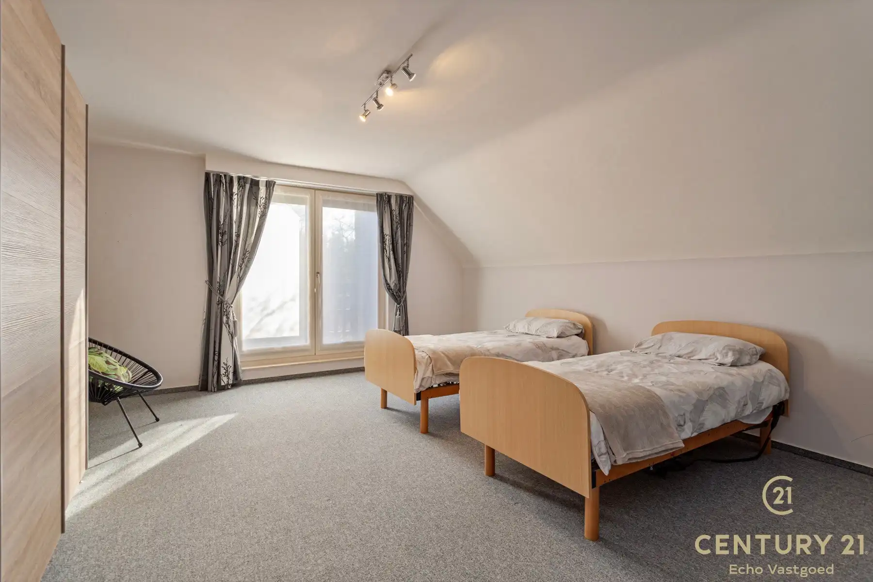 Ruime, gerenoveerde villa met fraaie tuin op ca 2420m² foto 23