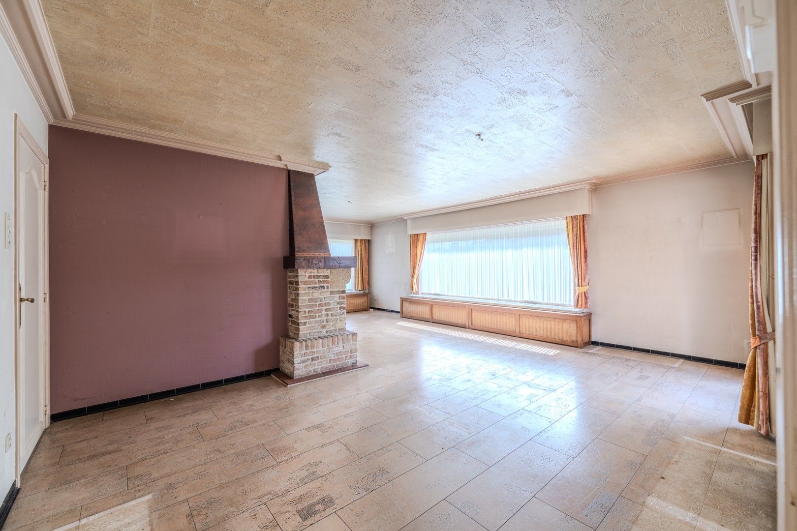Te renoveren bungalow op ruim perceel foto 6