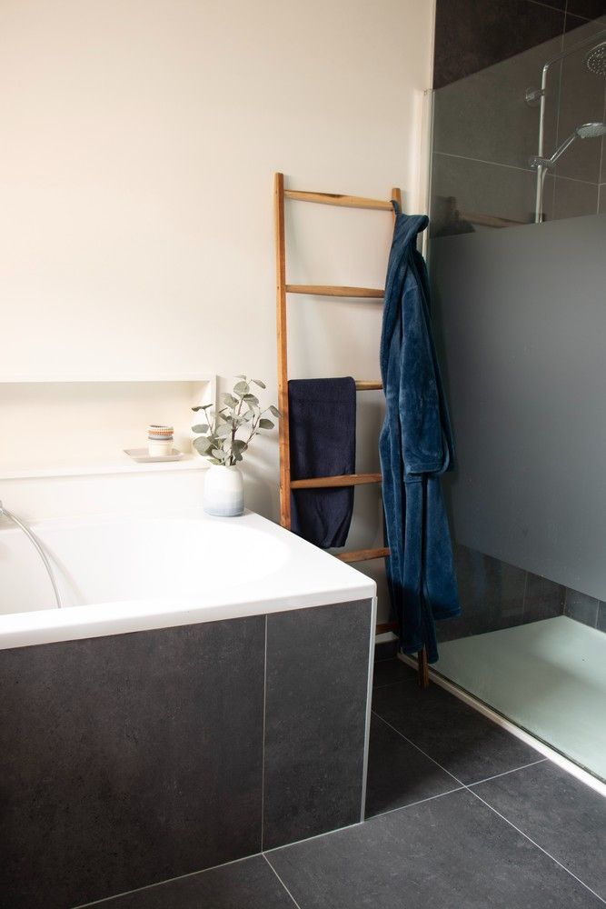 Heerlijk wonen in het groen: karaktervolle, gerenoveerde woning met jacuzzi in Zutendaal foto 16