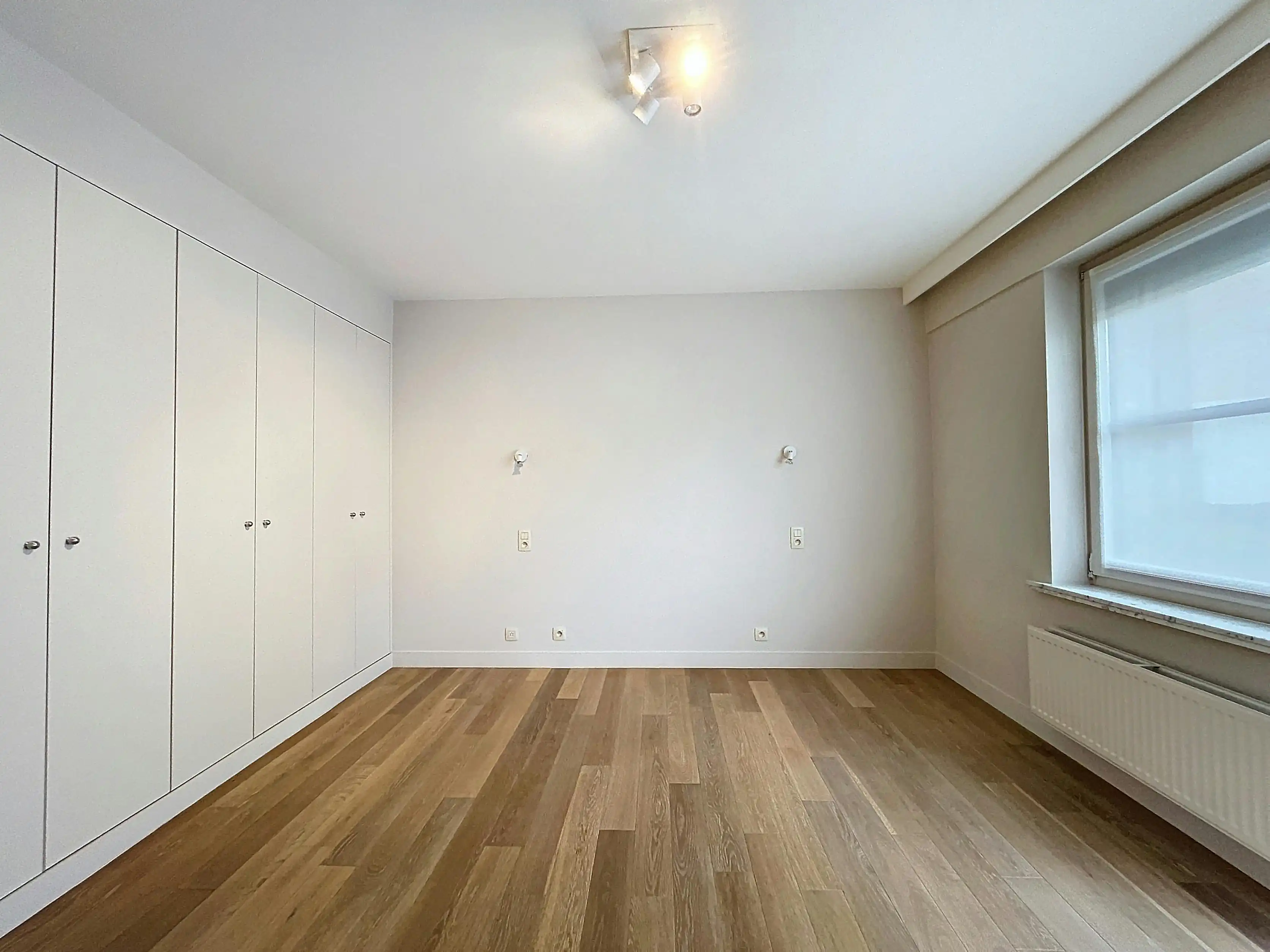  Instapklaar 2-slaapkamerappartement in centrum Kortrijk foto 8