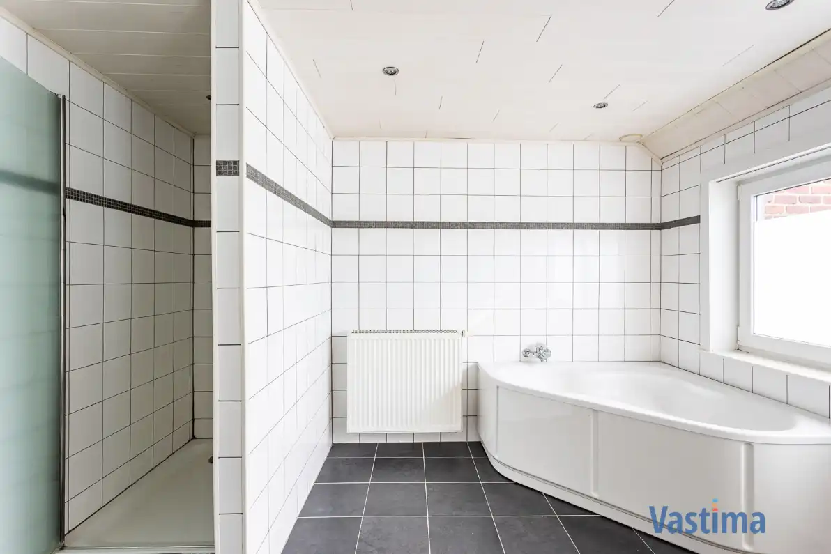 Charmante huurwoning met 2-3 slaapkamers, buitenruimte en garage foto 9