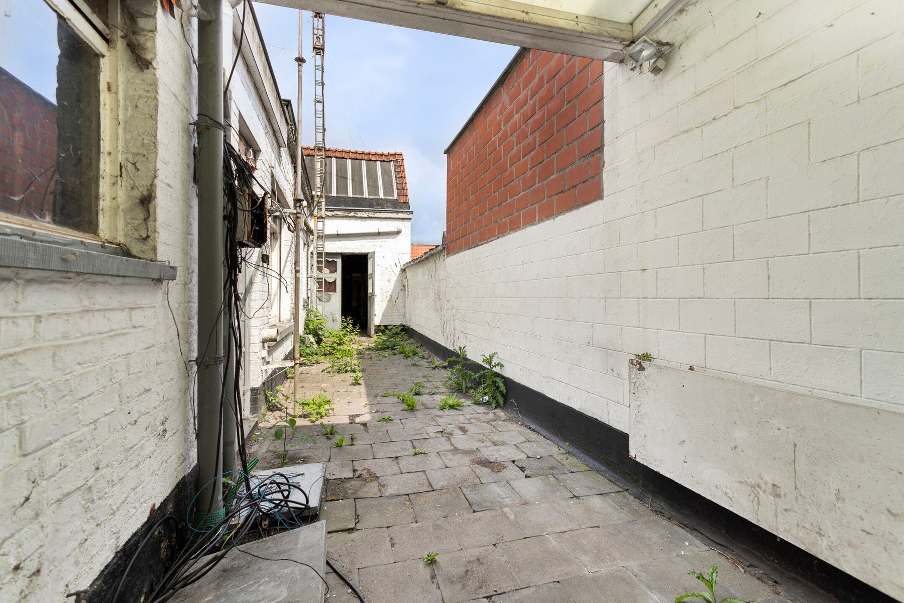 Te renoveren woning met zeer grote garage ! foto 17