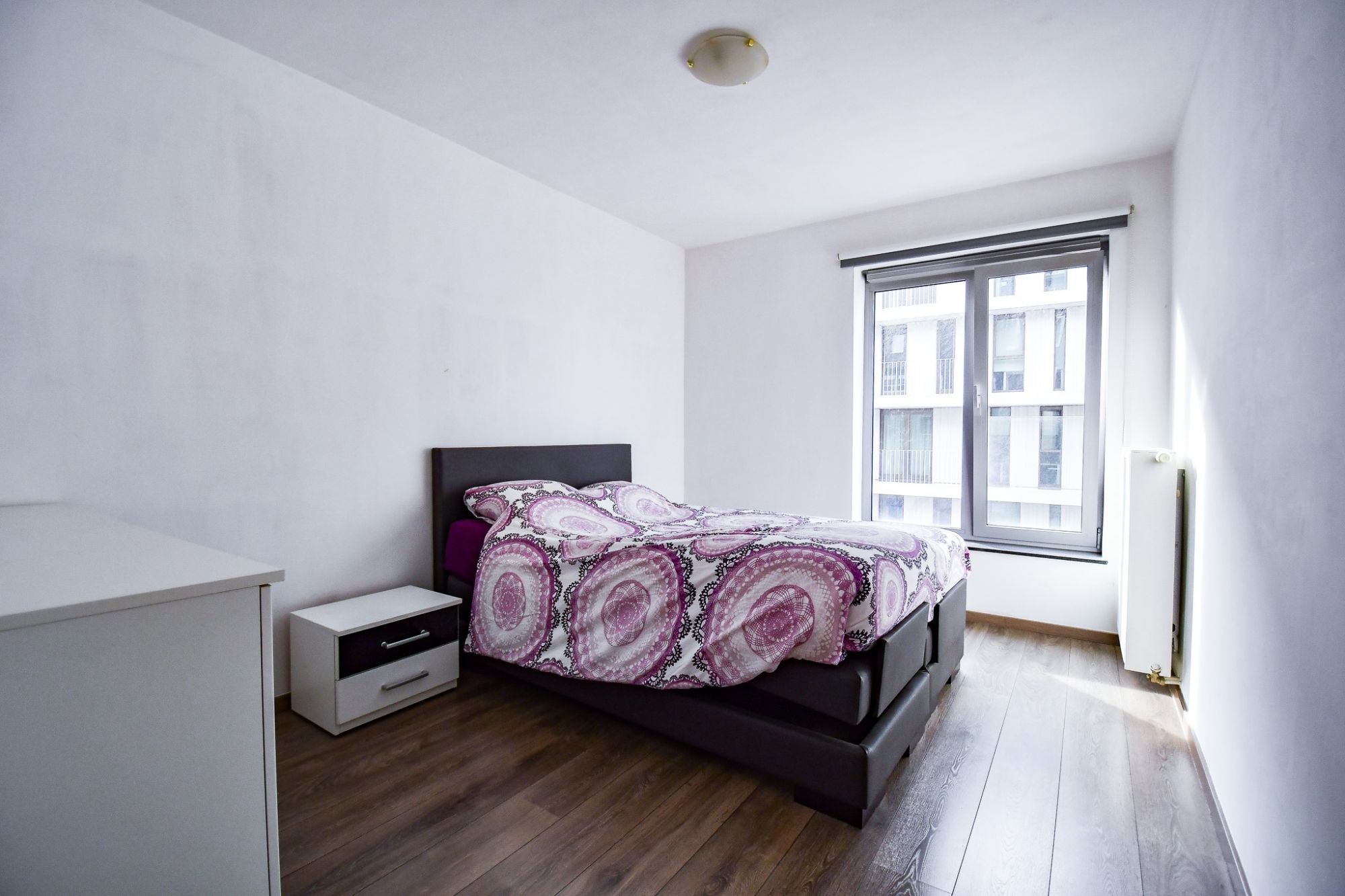 Instapklaar appartement met 2 SLPKS naast het station van Brugge foto 12
