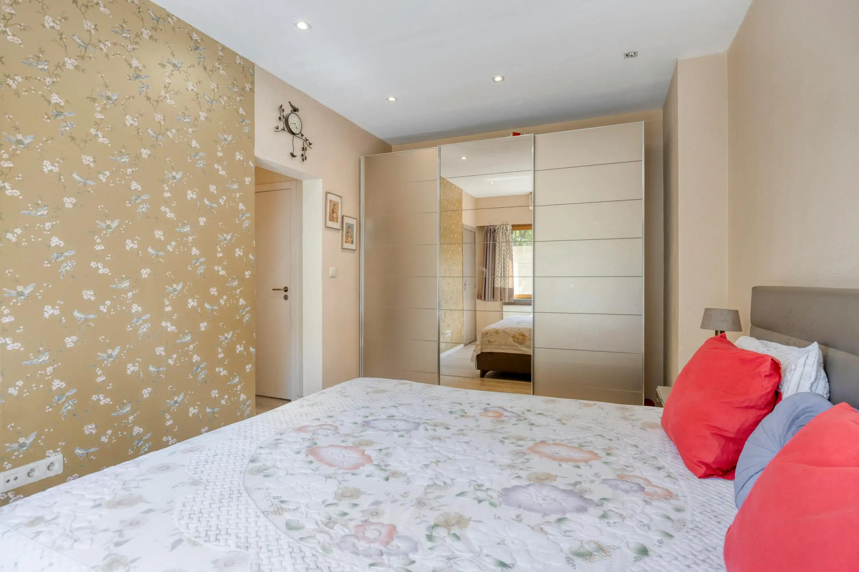 Huis met 3 slaapkamers, 3 badkamers en tuin te koop in Wilrijk foto 12