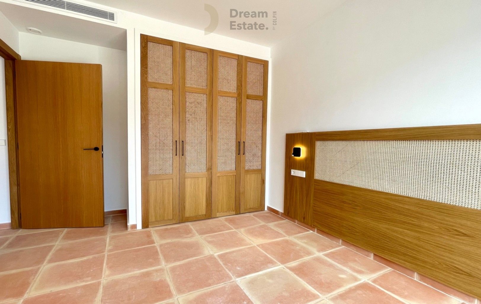 Luxe Ibiza-Style Villa met Panoramisch Bergzicht foto 32