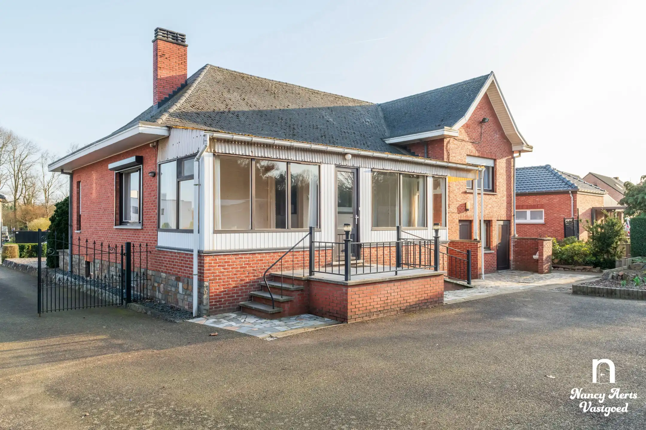 Karaktervolle woning met groene tuin in een rustige straat foto 4