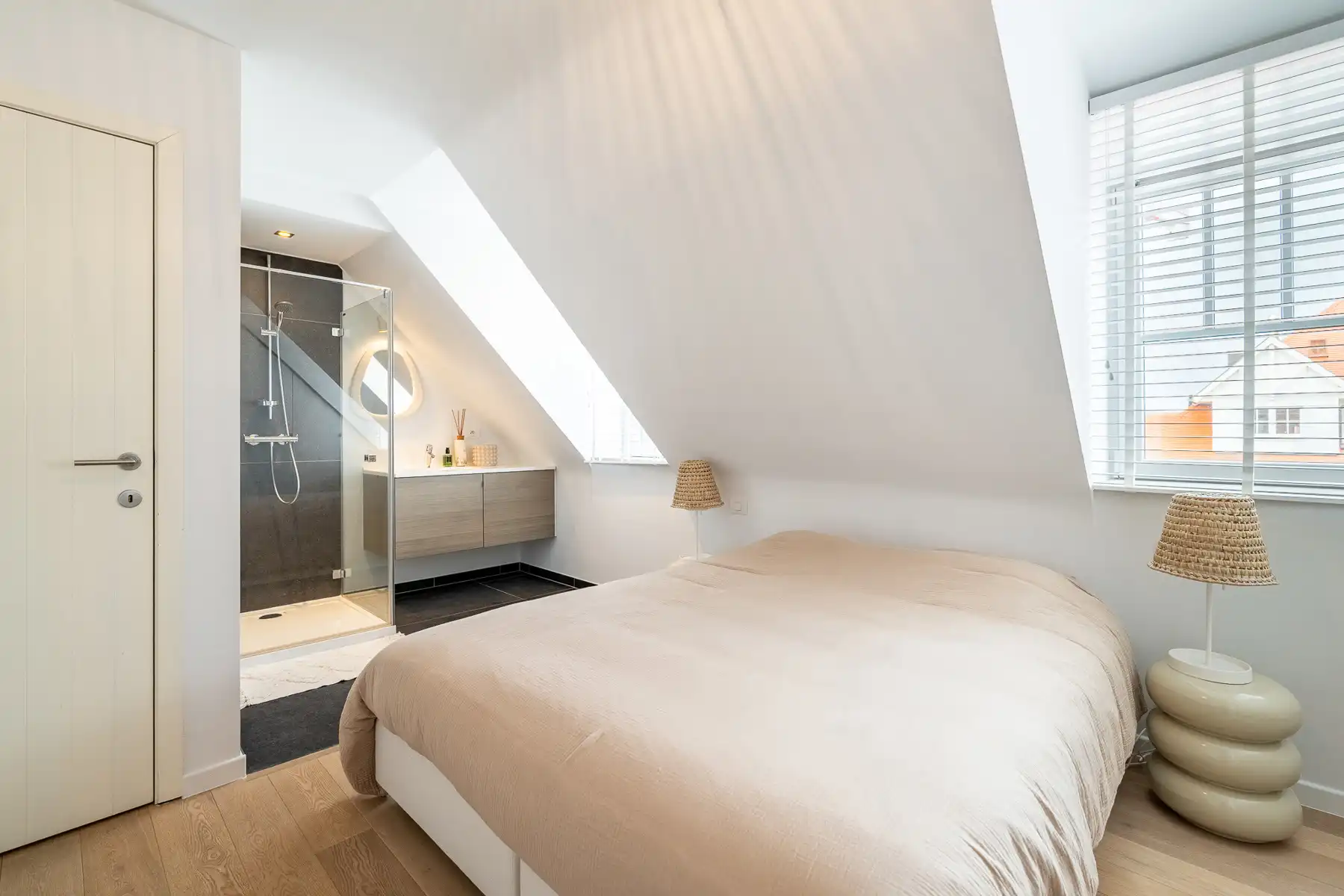 Gemeubeld instapklaar duplexappartement gelegen Lippenslaan foto 16