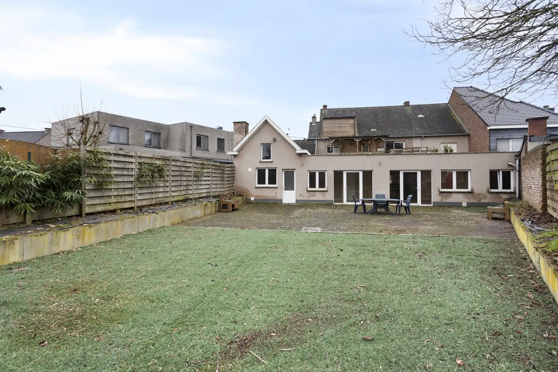 Ruim handelsgelijkvloers met tuin in het centrum foto 27