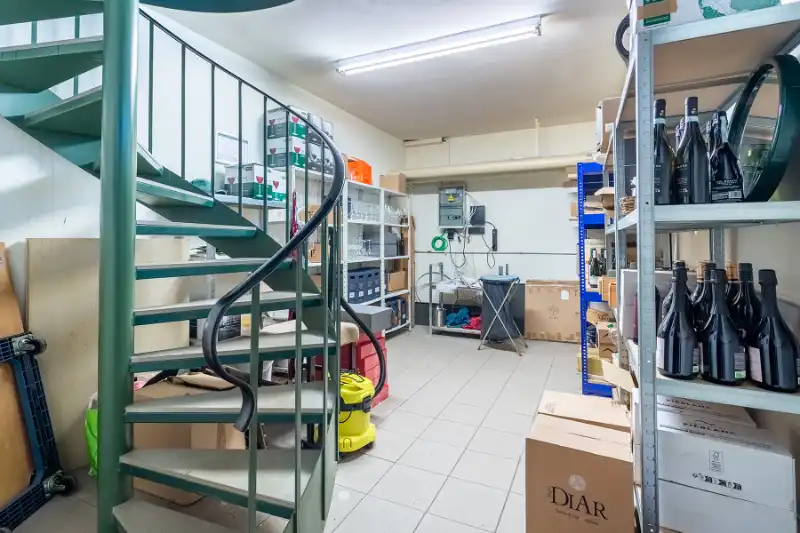 Prachtig handelspand met 2 grote etalages, gratis parking! Toplocatie Patio Donk! foto 14