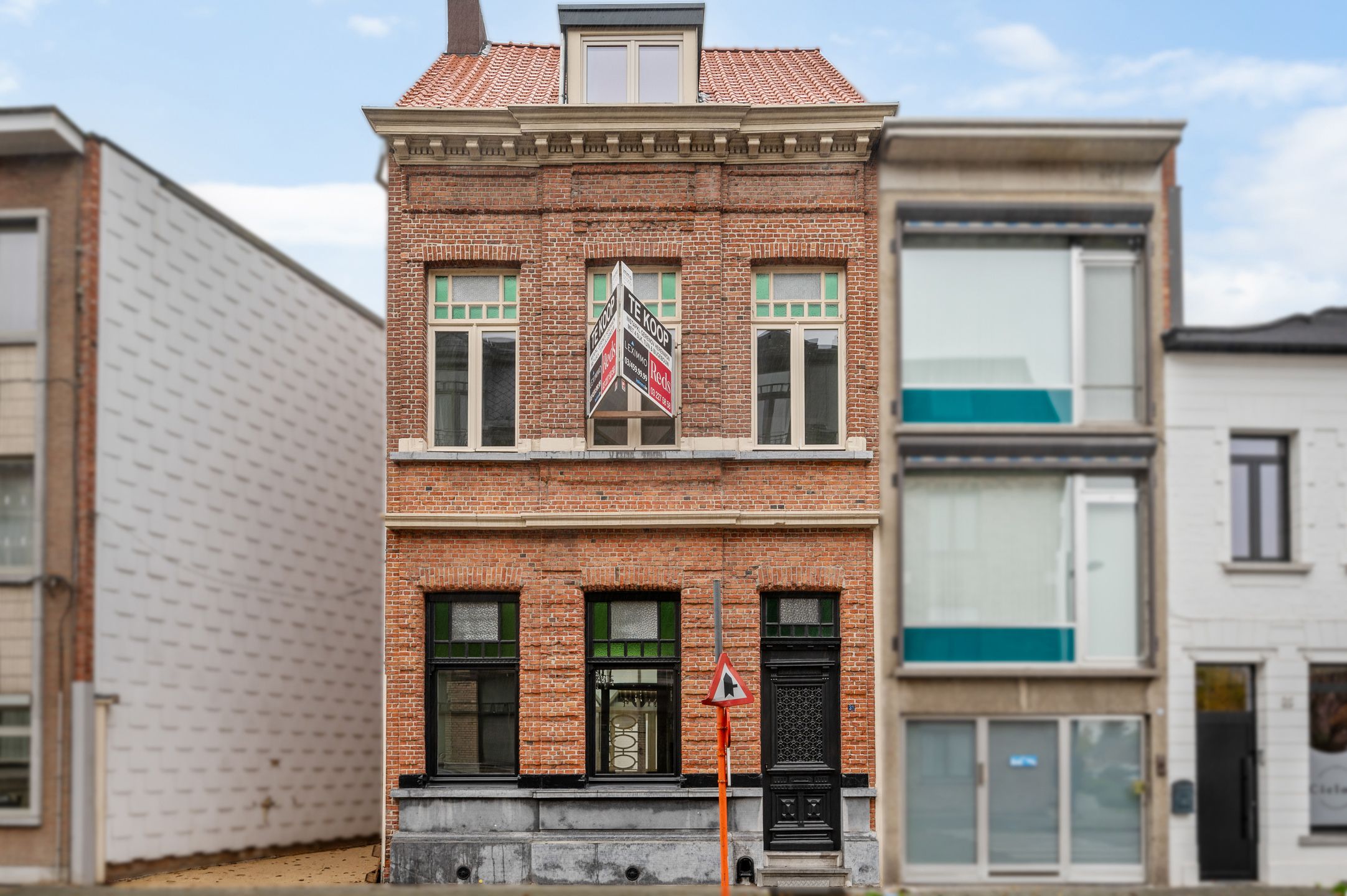 Prachtig gerenoveerde woning met bijgebouw - centrum Kontich foto {{pictureIndex}}