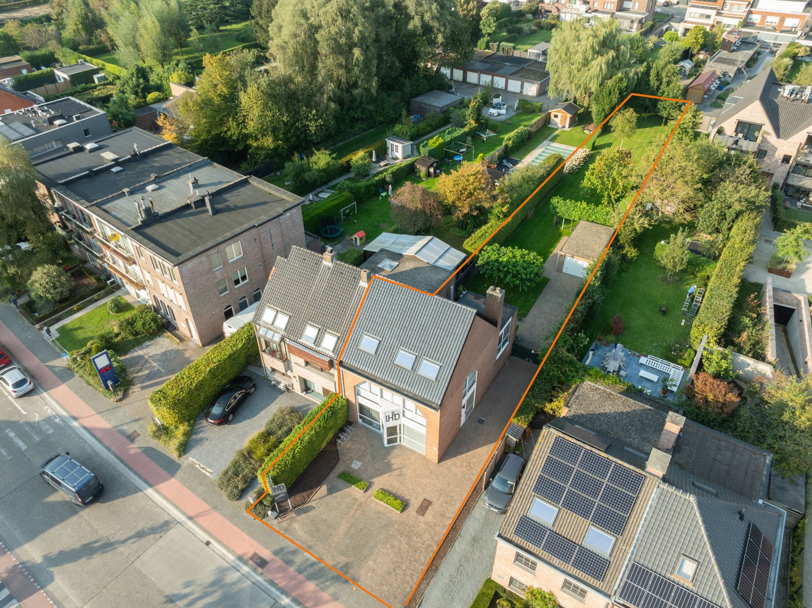 Handelsruimte met privé-woonst foto {{pictureIndex}}