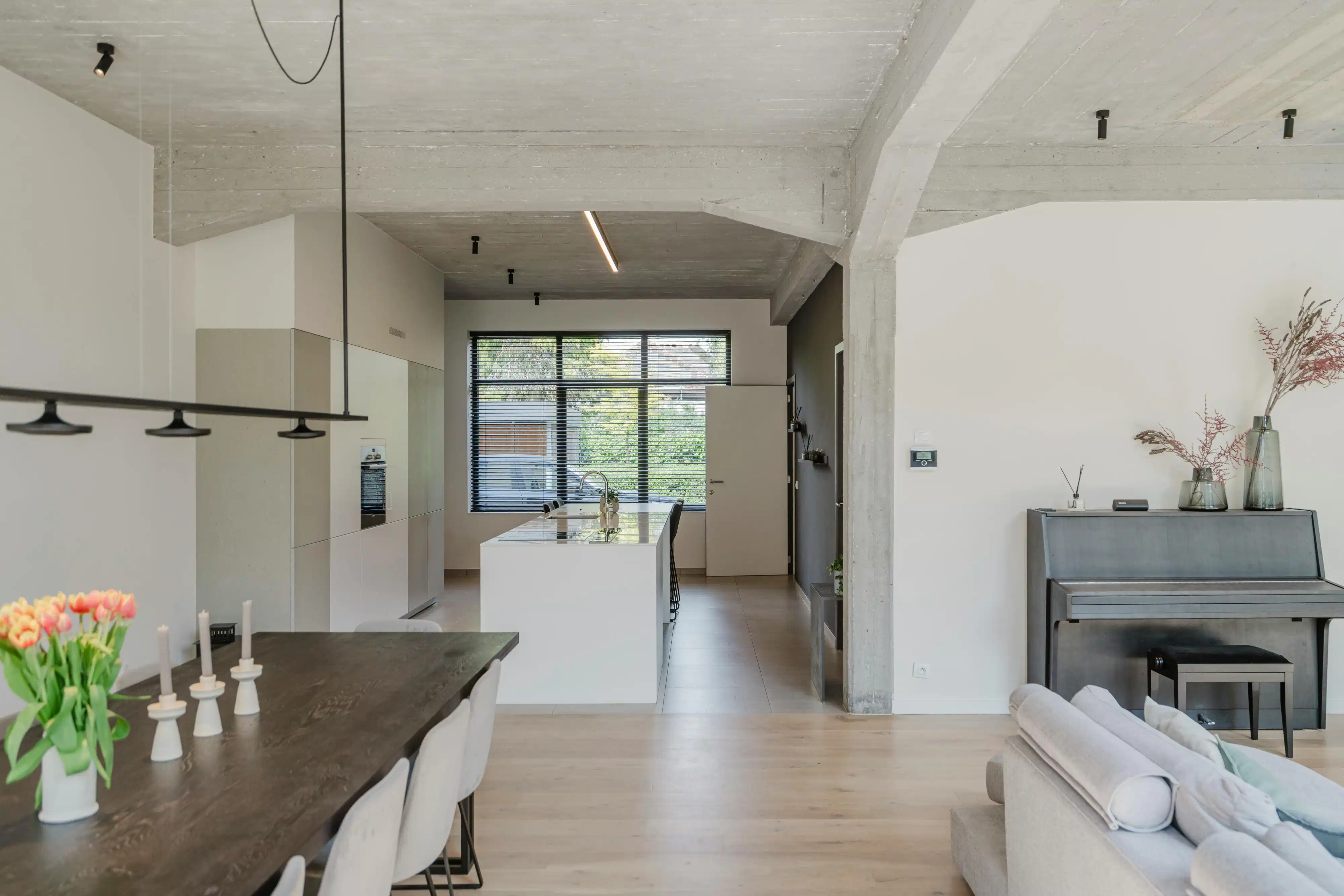 Architecturale woning met uniek loftgevoel in Kortrijk foto 7
