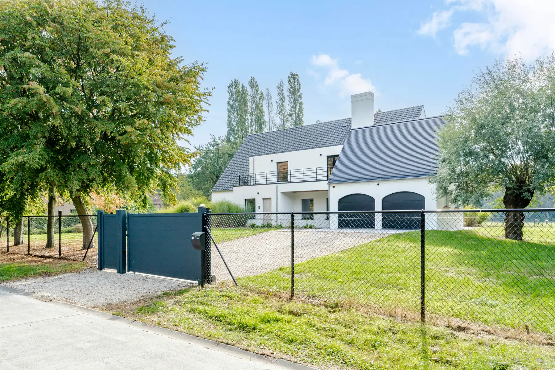 Gerenoveerde villa in een groene omgeving nabij alle invalswegen foto 35