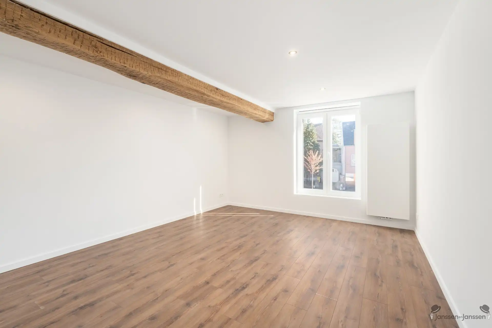 Luxueus gerenoveerd duplexappartement met 4 slaapkamers en private tuin foto 13